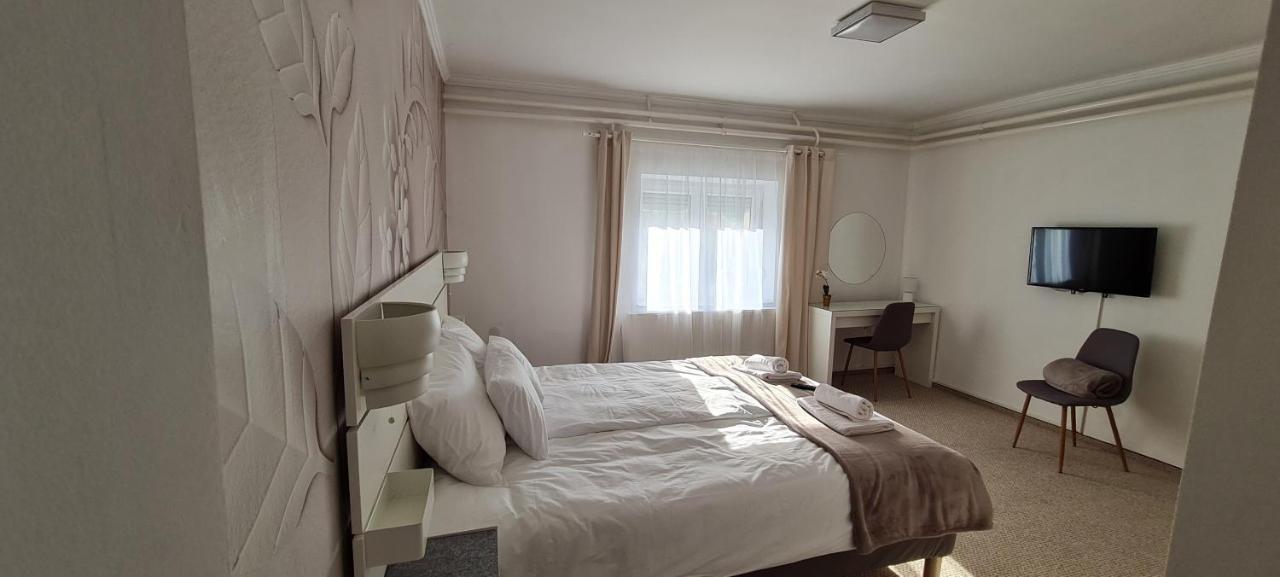 Lugas Apartman Miskolctapolca 2 Haloszoba Dezsa Es Jakuzzi Koezel A Barlangfuerdohoez Exteriör bild
