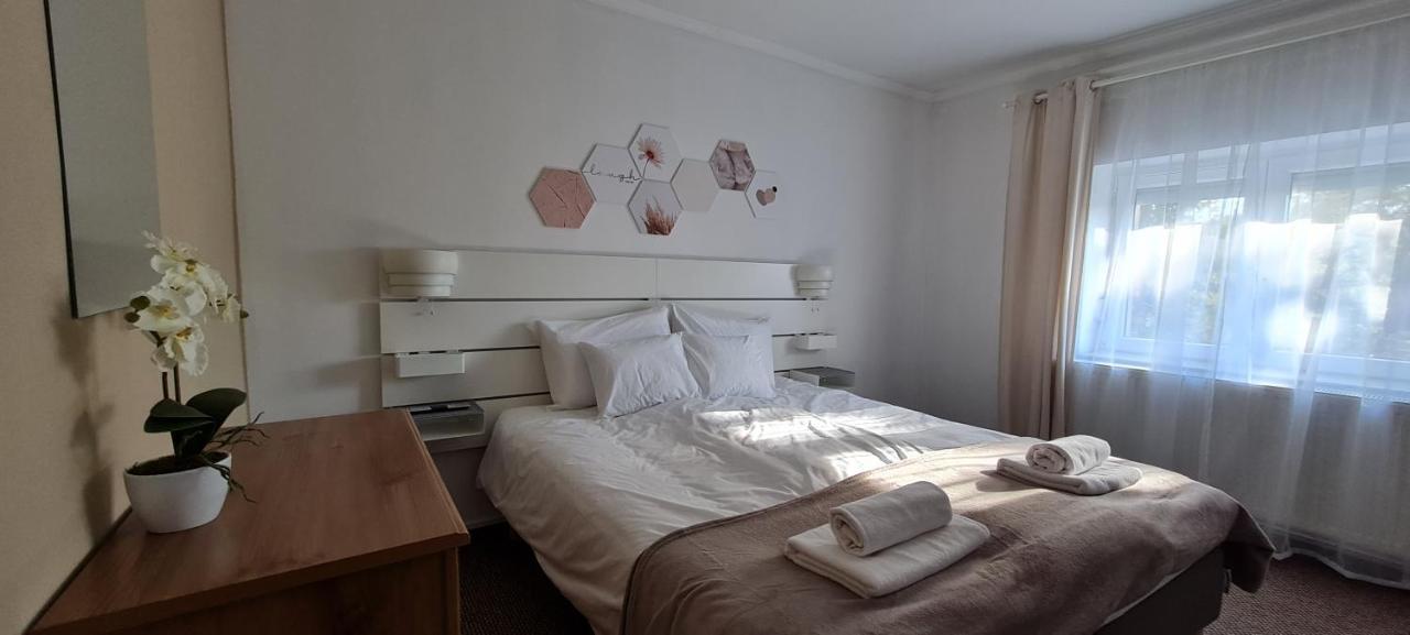 Lugas Apartman Miskolctapolca 2 Haloszoba Dezsa Es Jakuzzi Koezel A Barlangfuerdohoez Exteriör bild