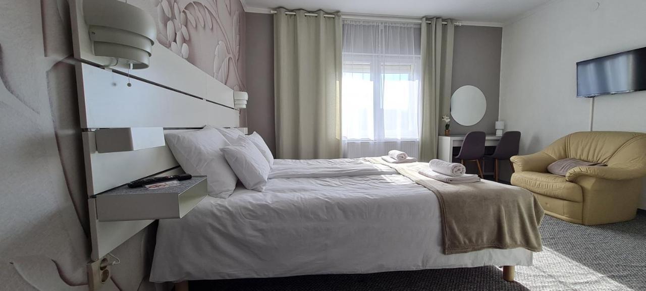 Lugas Apartman Miskolctapolca 2 Haloszoba Dezsa Es Jakuzzi Koezel A Barlangfuerdohoez Exteriör bild
