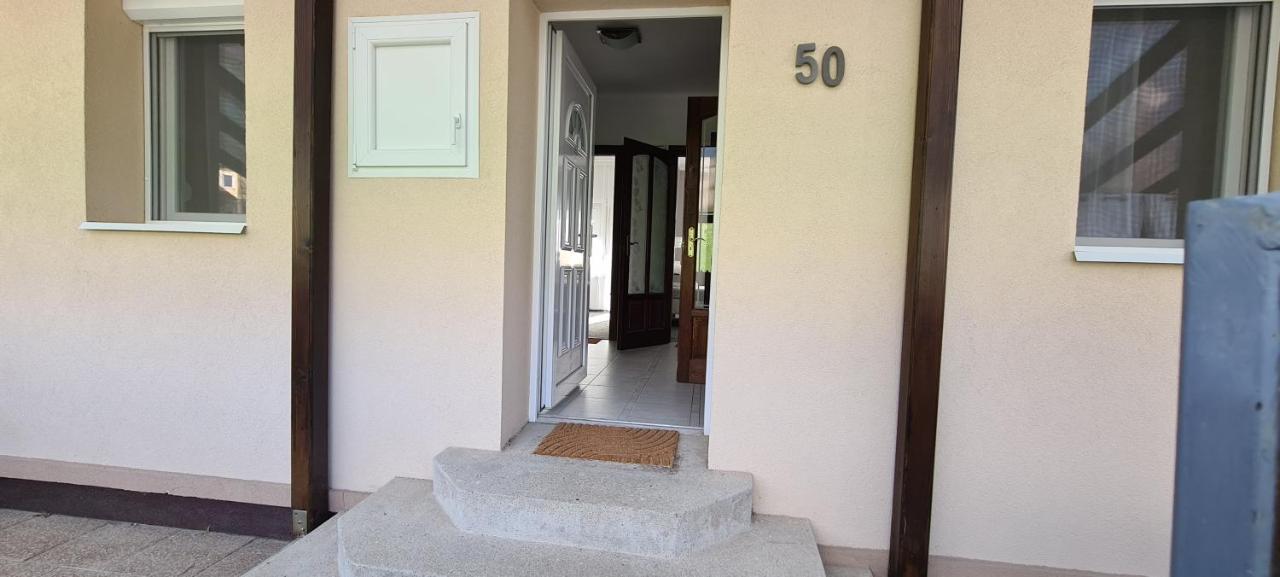 Lugas Apartman Miskolctapolca 2 Haloszoba Dezsa Es Jakuzzi Koezel A Barlangfuerdohoez Exteriör bild
