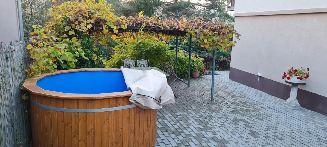 Lugas Apartman Miskolctapolca 2 Haloszoba Dezsa Es Jakuzzi Koezel A Barlangfuerdohoez Exteriör bild