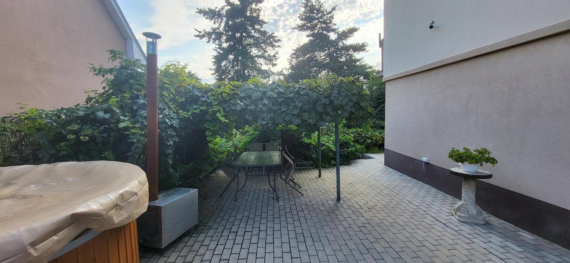 Lugas Apartman Miskolctapolca 2 Haloszoba Dezsa Es Jakuzzi Koezel A Barlangfuerdohoez Exteriör bild
