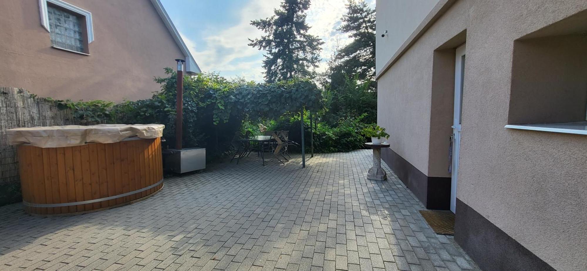 Lugas Apartman Miskolctapolca 2 Haloszoba Dezsa Es Jakuzzi Koezel A Barlangfuerdohoez Exteriör bild