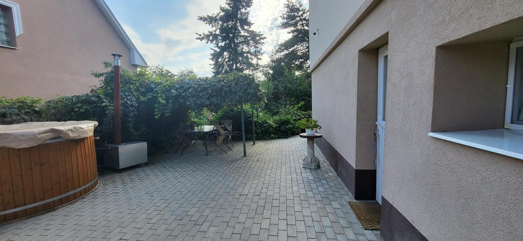 Lugas Apartman Miskolctapolca 2 Haloszoba Dezsa Es Jakuzzi Koezel A Barlangfuerdohoez Exteriör bild