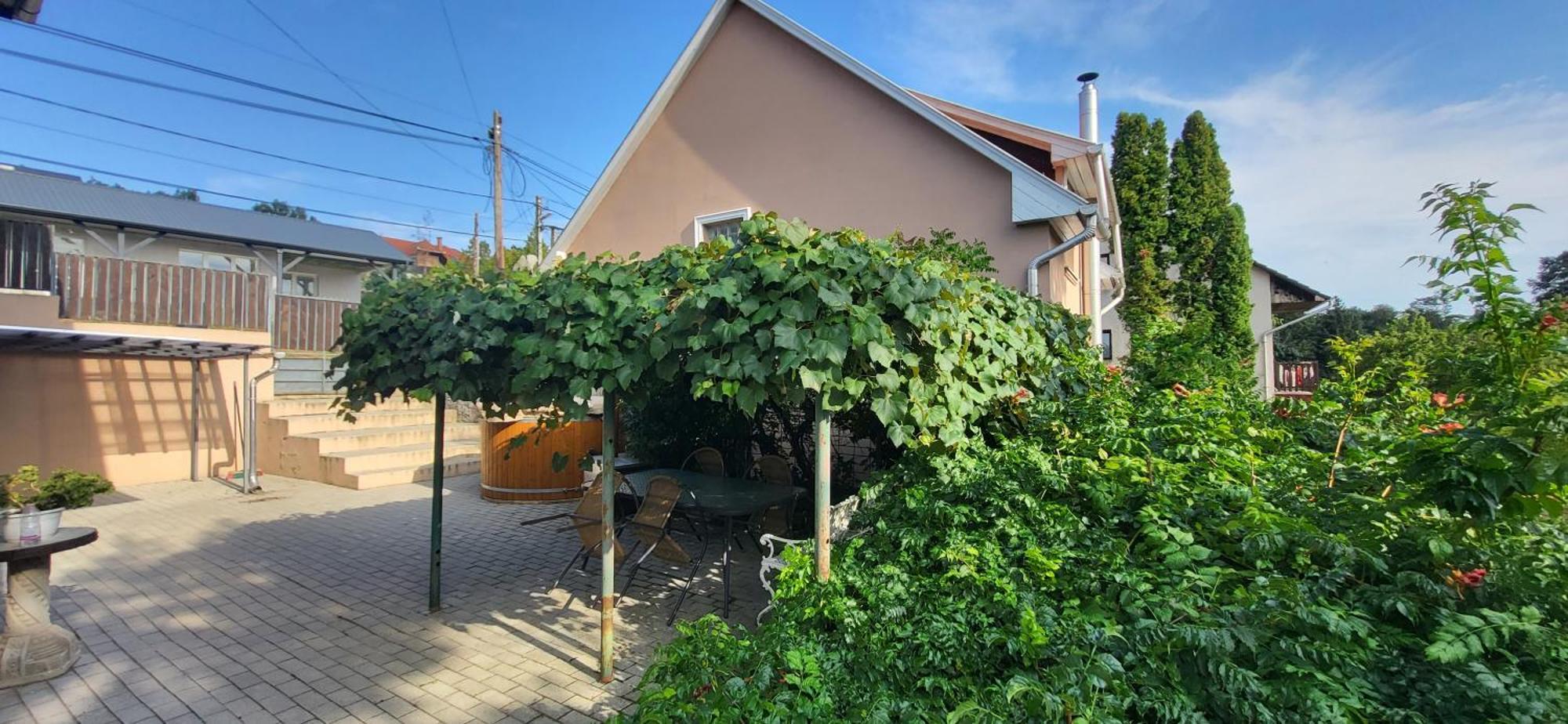 Lugas Apartman Miskolctapolca 2 Haloszoba Dezsa Es Jakuzzi Koezel A Barlangfuerdohoez Exteriör bild